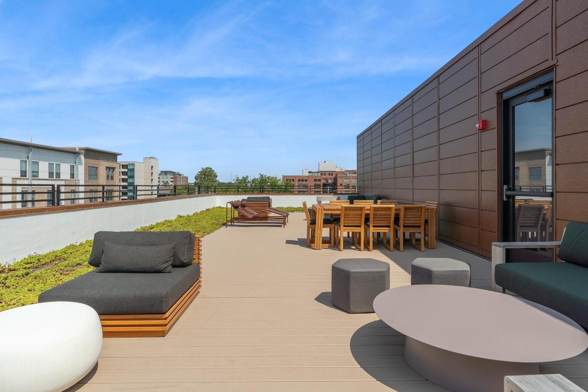 Cozysuites Mass With Parking Lounge & Roof Deck #35 Indianapolis Exterior photo