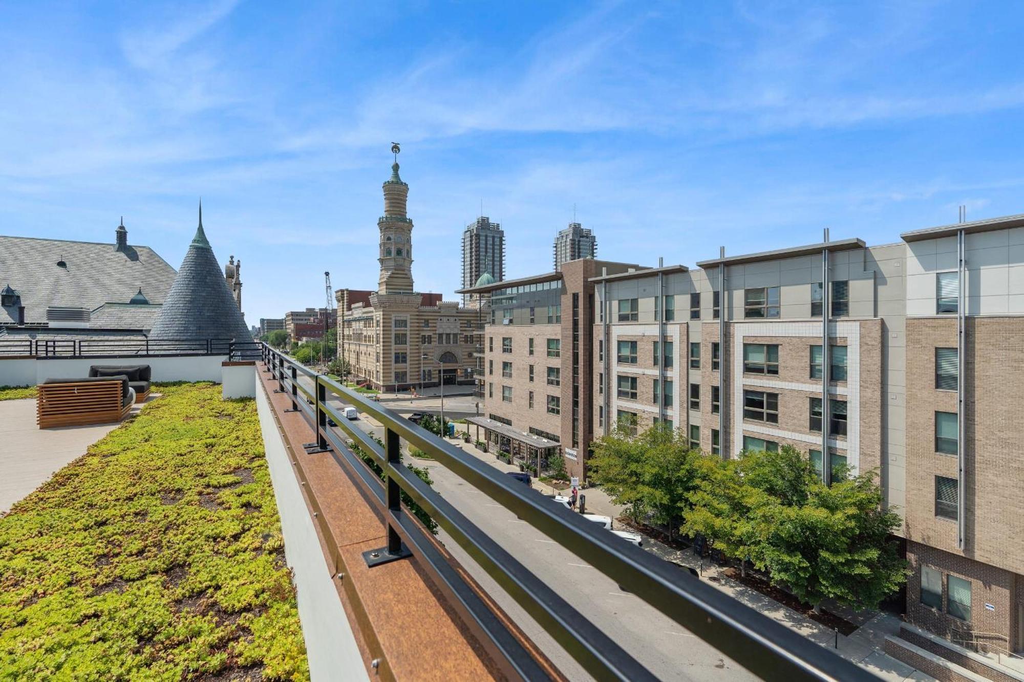 Cozysuites Mass With Parking Lounge & Roof Deck #35 Indianapolis Exterior photo